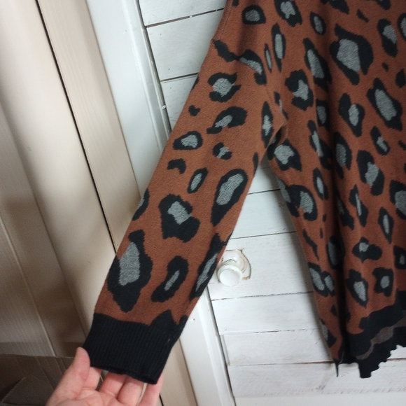 Yo Moko Women's Leopard Print Medium V-Neck High Low Hemline Sweater Oversized - Picture 8 of 12